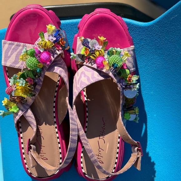 Betsy Johnson Selah Platform Sandals Pink Multi Charm Embellished Lug Sole 8 - Picture 4 of 9